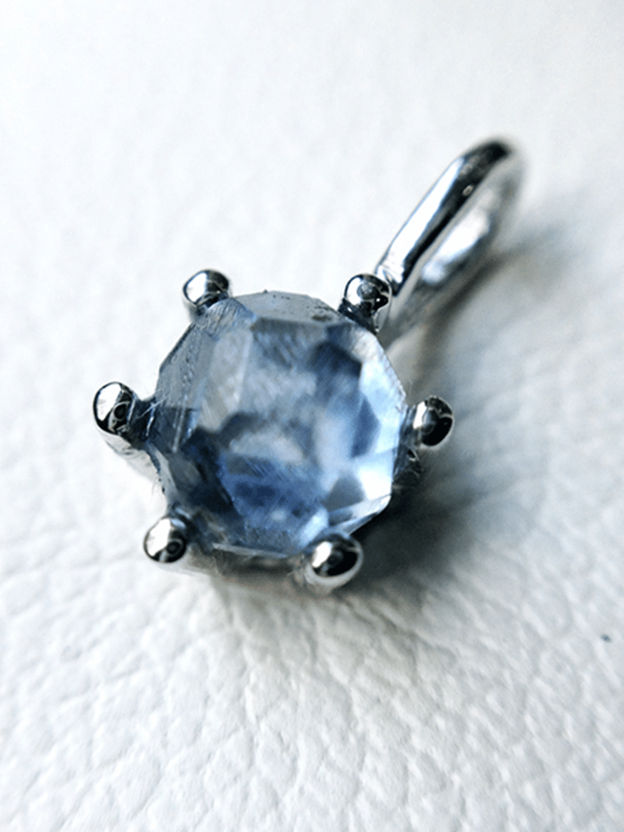 4-raw-diamond-pendant