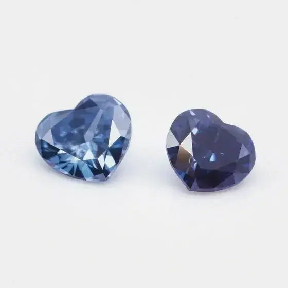 兩顆藍色心形鑽石